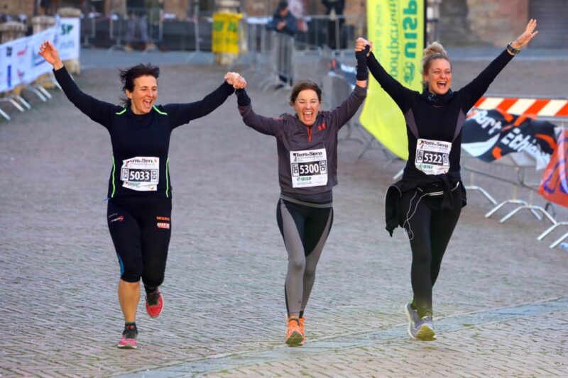 Terre di Siena Ultramarathon: quasi 1.300 i maratoneti al via di piazza del Campo domenica 26 febbraio