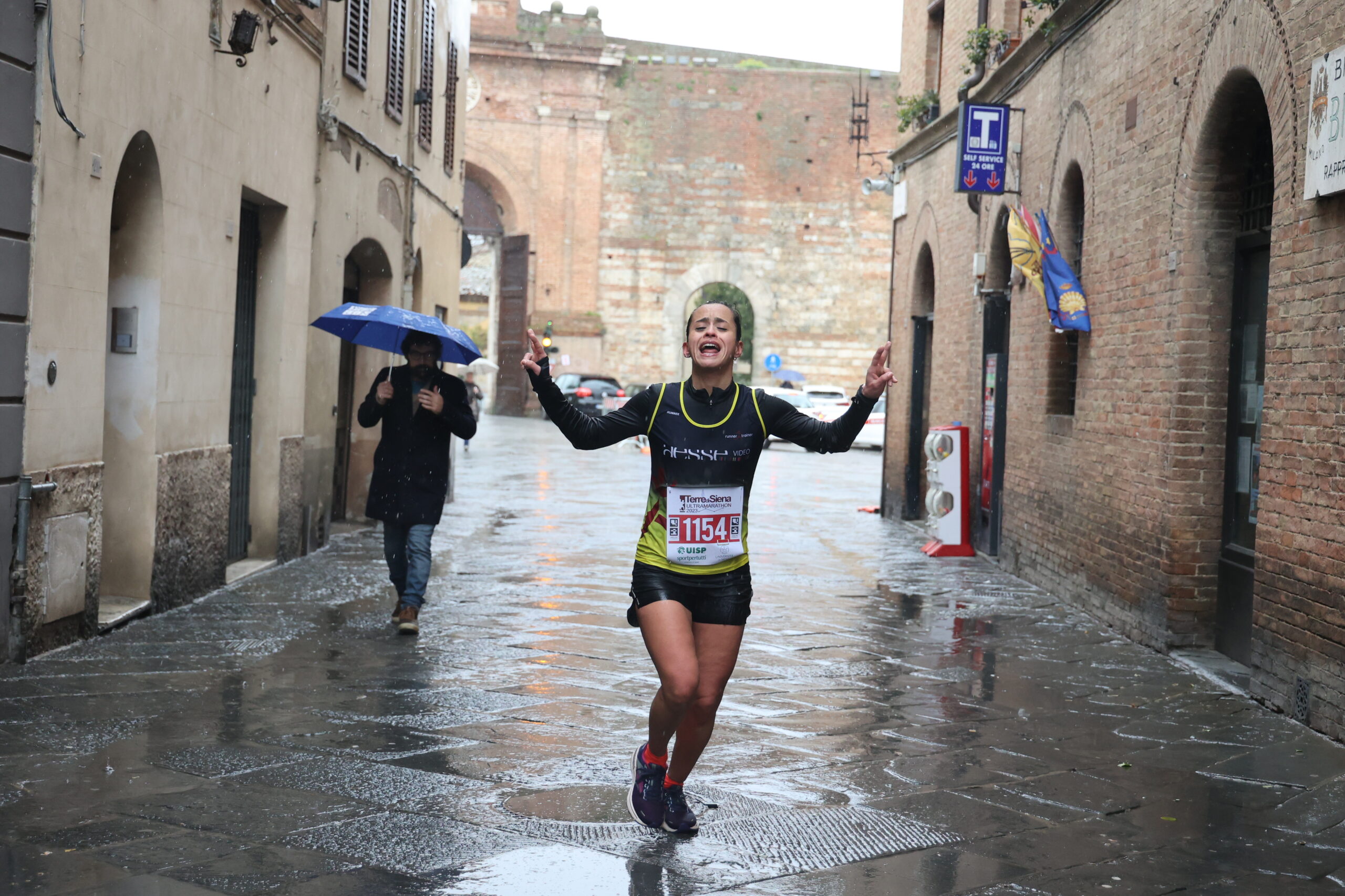 9^ Terre di Siena Ultramarathon: la medaglia è uno scorcio di Piazza del Campo