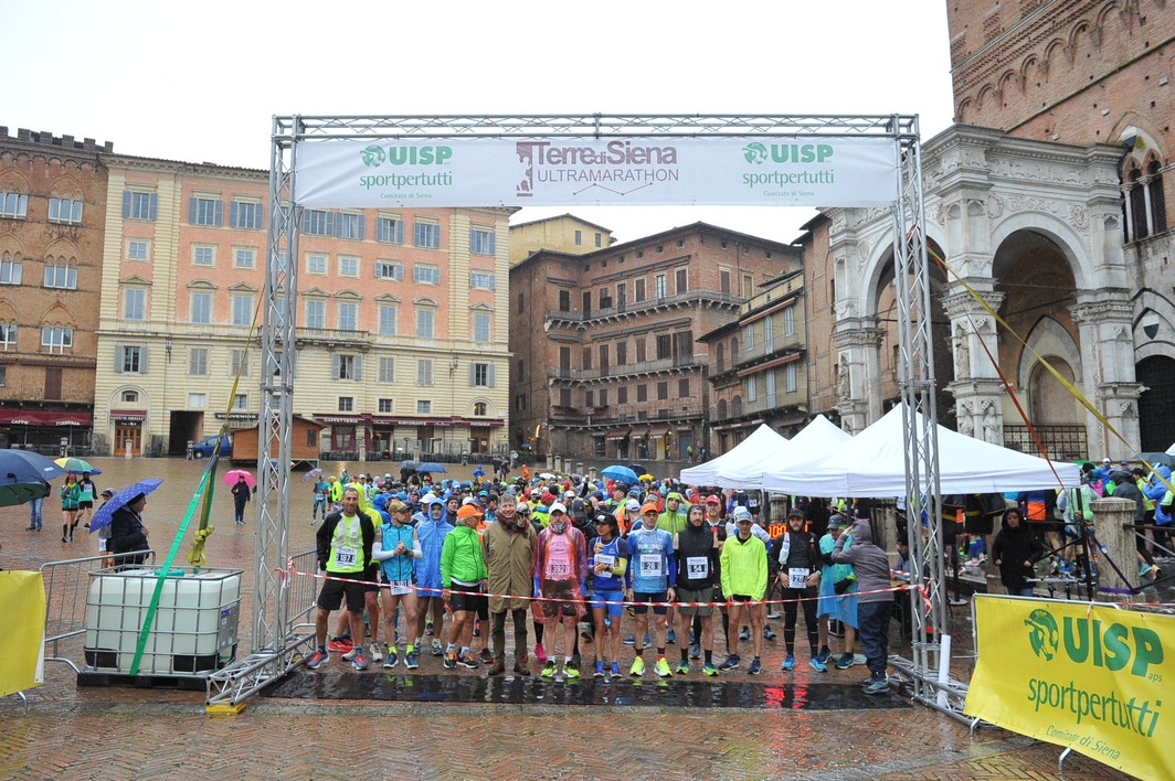 Domenica la Terre di Siena Ultramarathon: oltre 1000 runner al via da Piazza del Campo