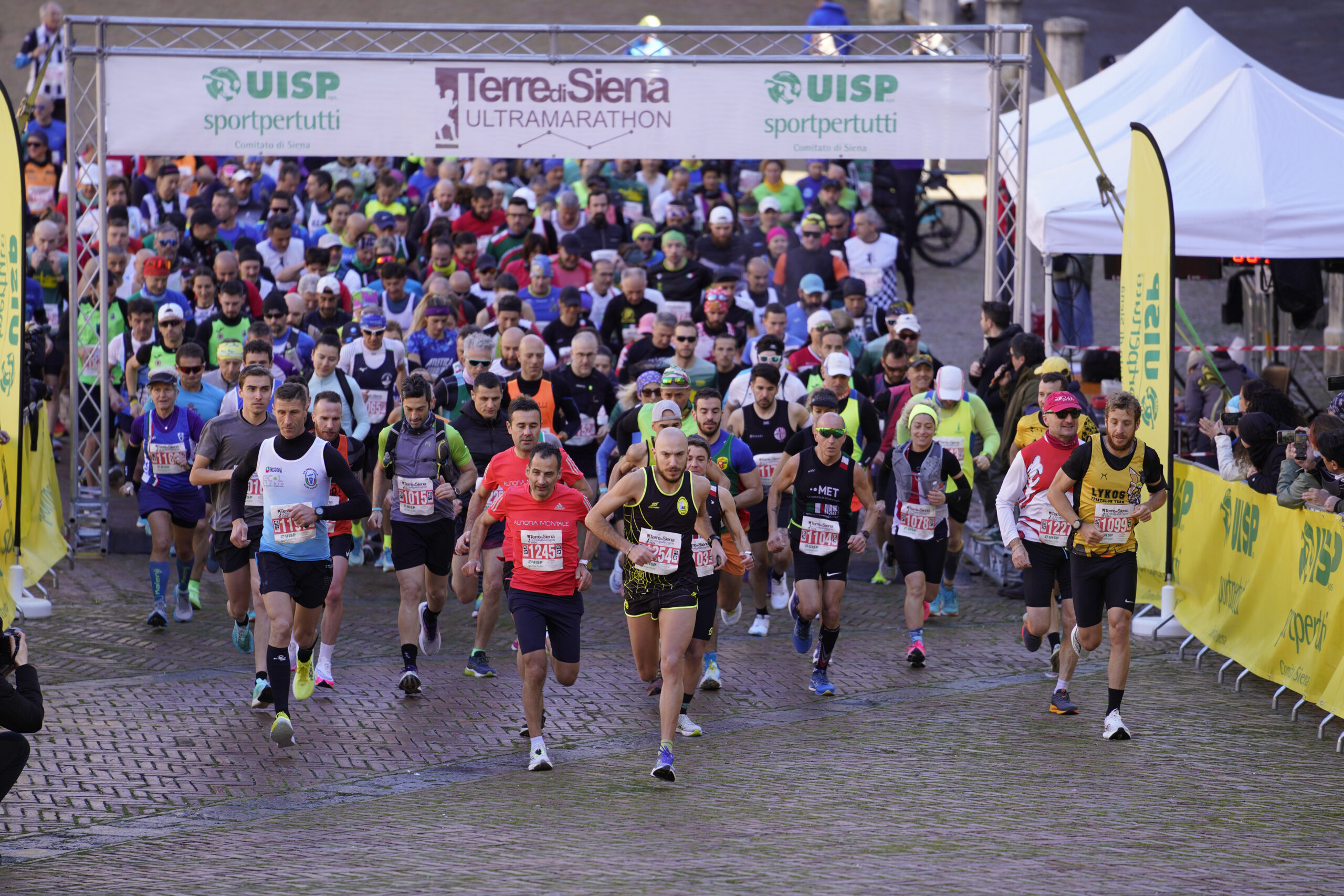 9^ Terre di Siena Ultramarathon: bis di Emanuele Quercioli sulla 50 km.Arianna Lutteri, prima nella 32 km